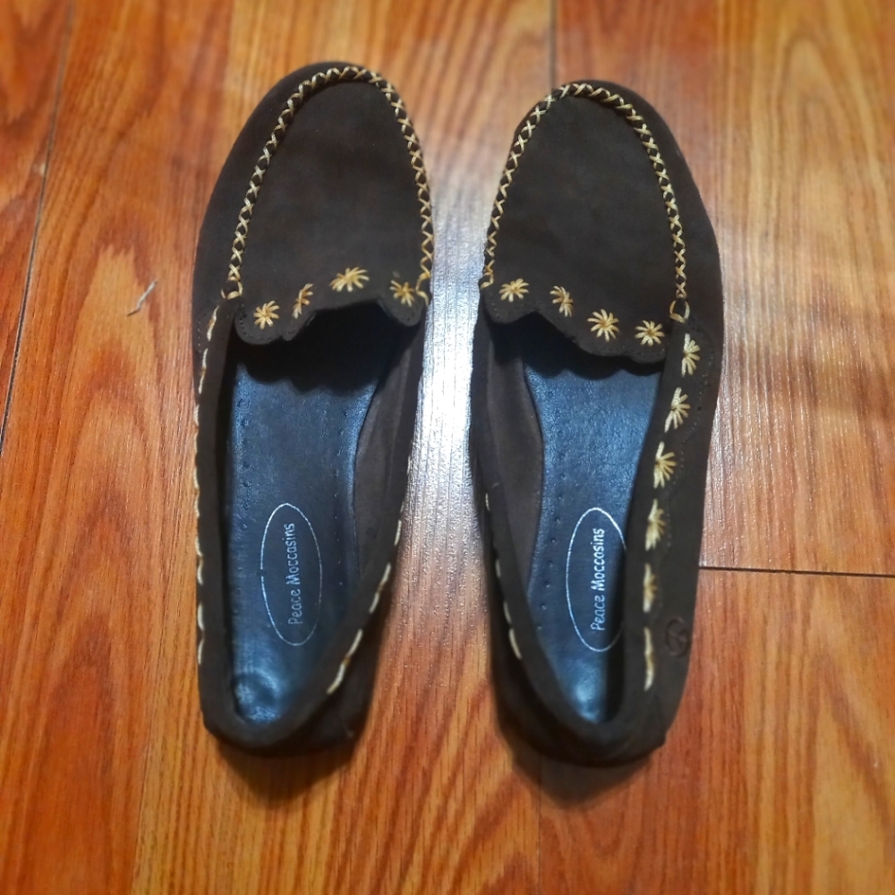 Women's peace moccasins